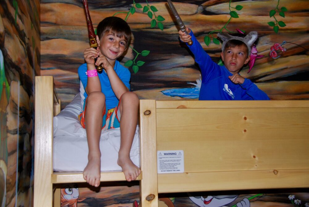 kids in bunk bed