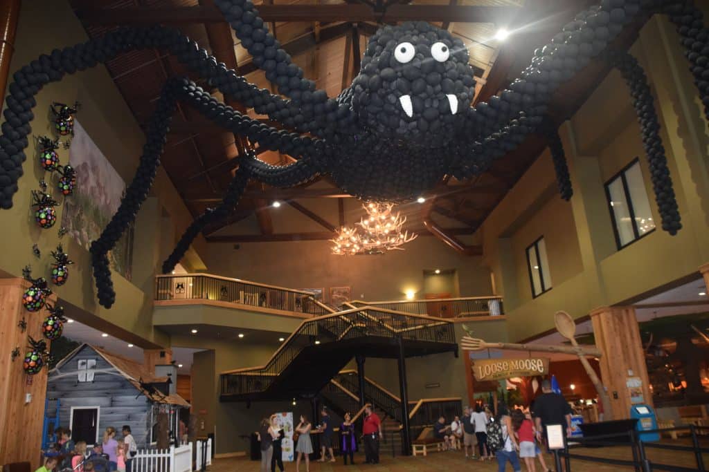 balloon spiders and lobby -Great Wolf Lodge Spooktacular