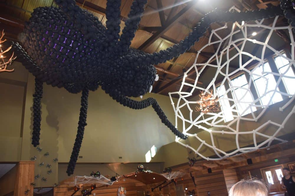 giant balloon spider - spooktacular great wolf lodge