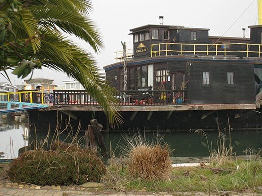 brown house boat