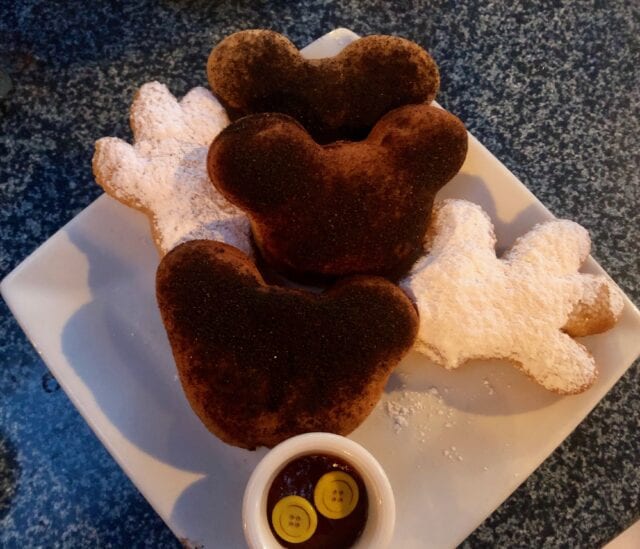 cafe New Orleans donuts - Disneyland family vacation packages