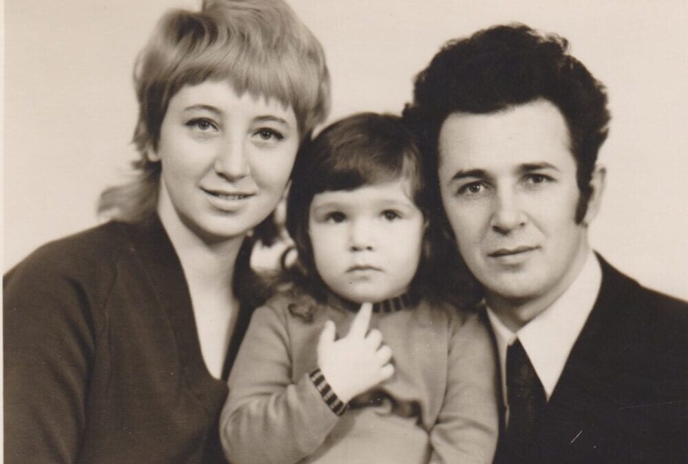 Spoken Word On Stage: Rina Nehdar Sharing Her Personal Essay – From Russia With Love