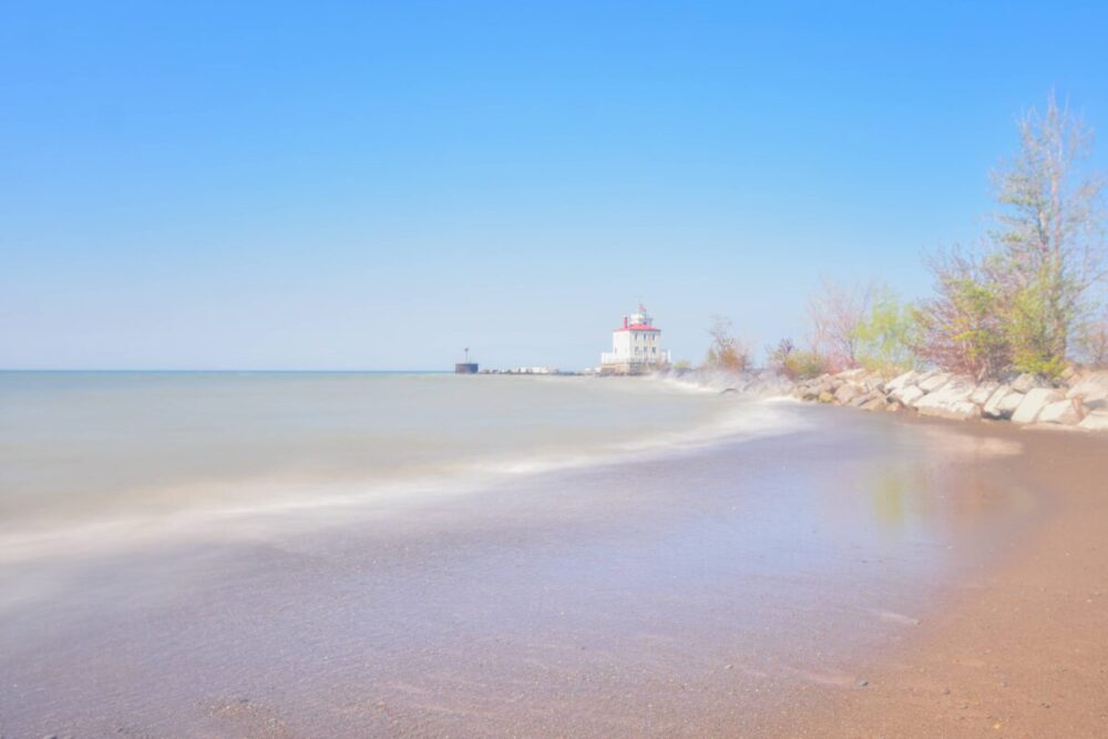Headlands Lighthouse - Best Lake Erie Beaches for families