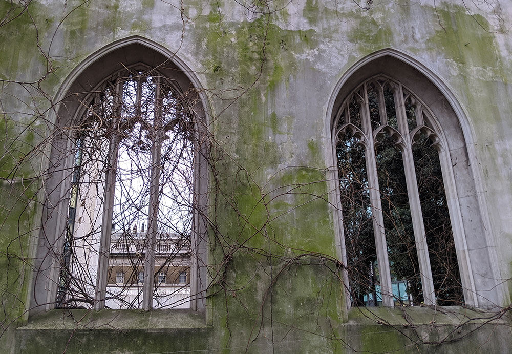 St. Dunstan-in-the-East church - Things To Do With Kids In London Without Going Nuts