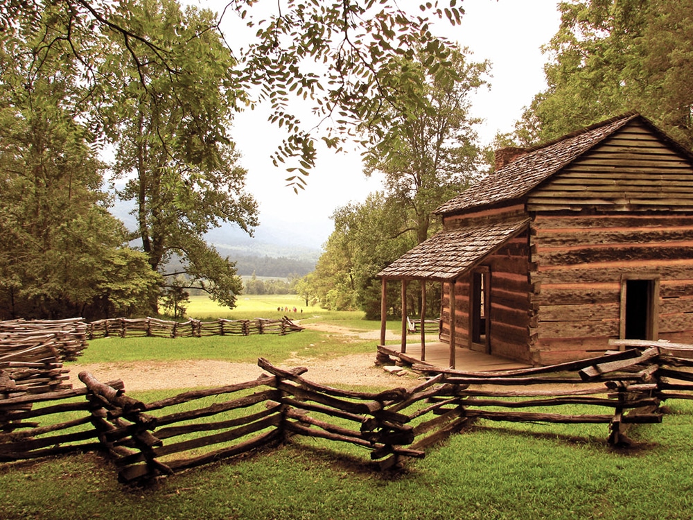 log cabin - things to do with kids great smoky mountains