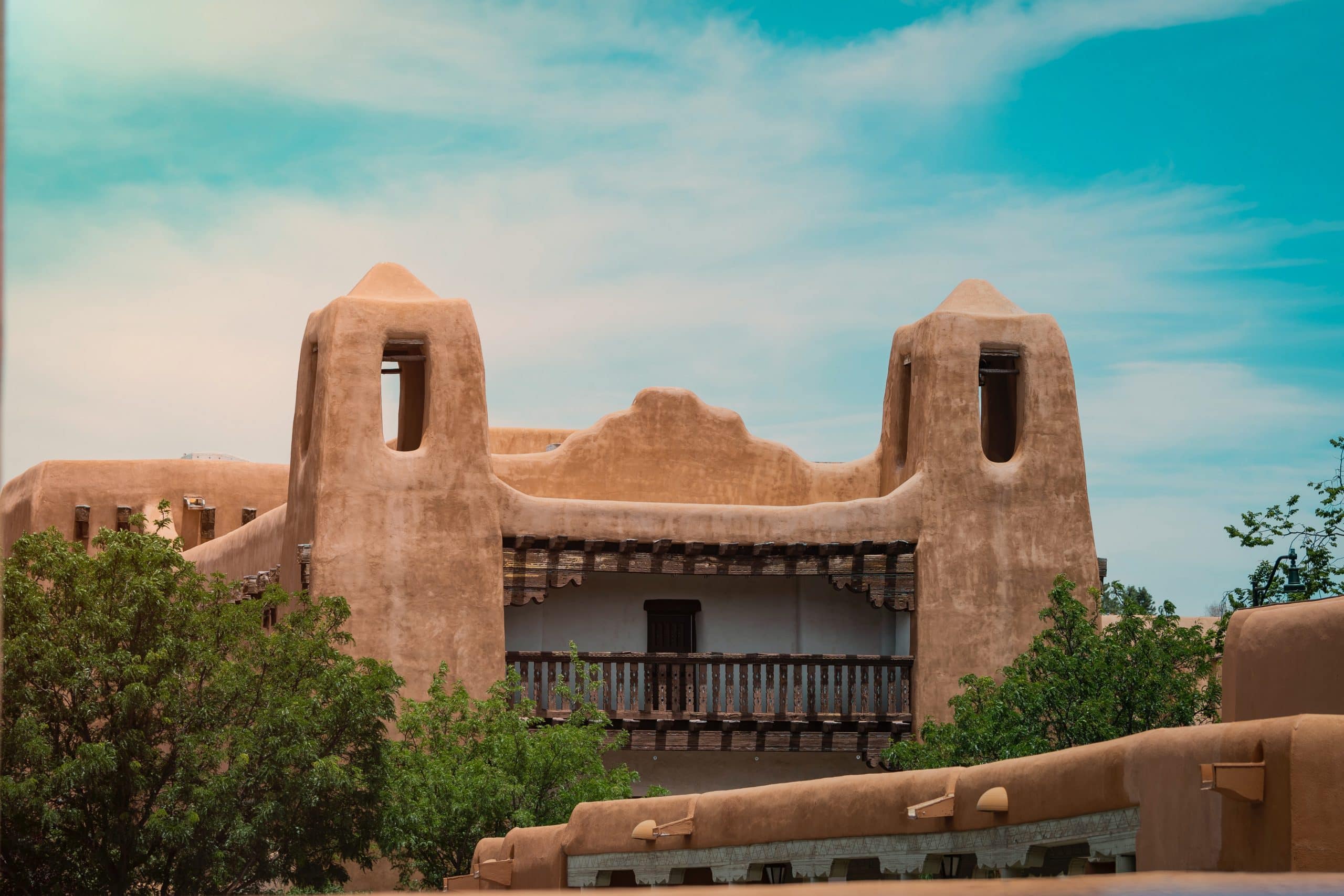 gabriel-tovar-2Aor5Cf_6kE-unsplash Adobe Architecture in Santa Fe, NM.// Top Things To Do in Santa Fe, NM with Kids