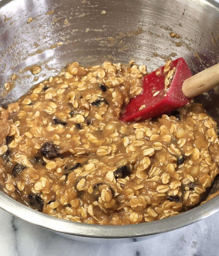 Oatmeal applesauce mixture for healthy cookies