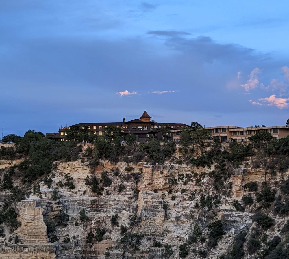 El Tovar Hotel on the edge of the Grand Canyon - Grand Canyon With Kids