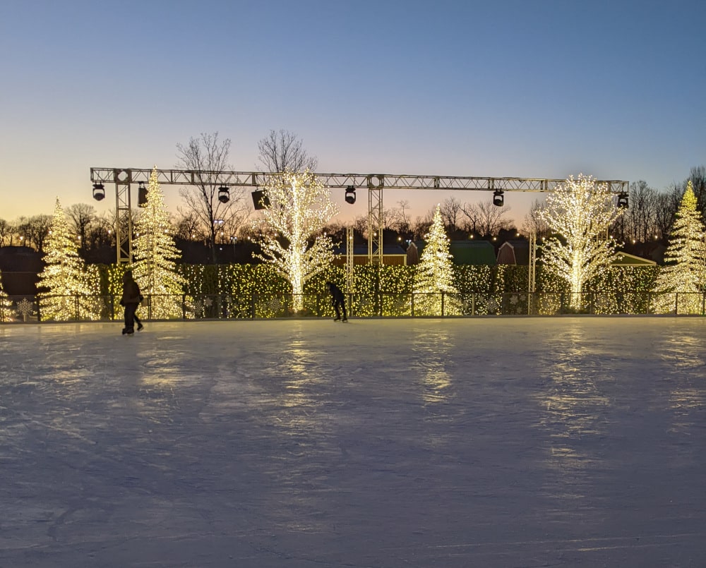 Holiday lights and ice skating at Gaylord Opryland. Holiday Lights Near Me.