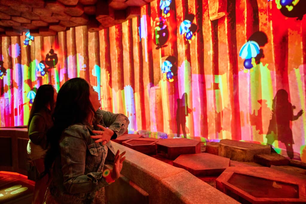 Fighting Bowser Jrs shadow - Super Nintendo World Hollywood