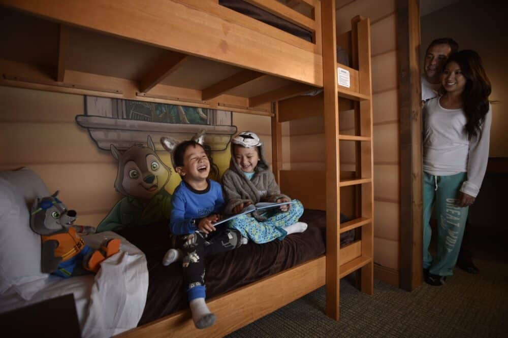 Kids playing on bunkbed - Great Wolf Lodge