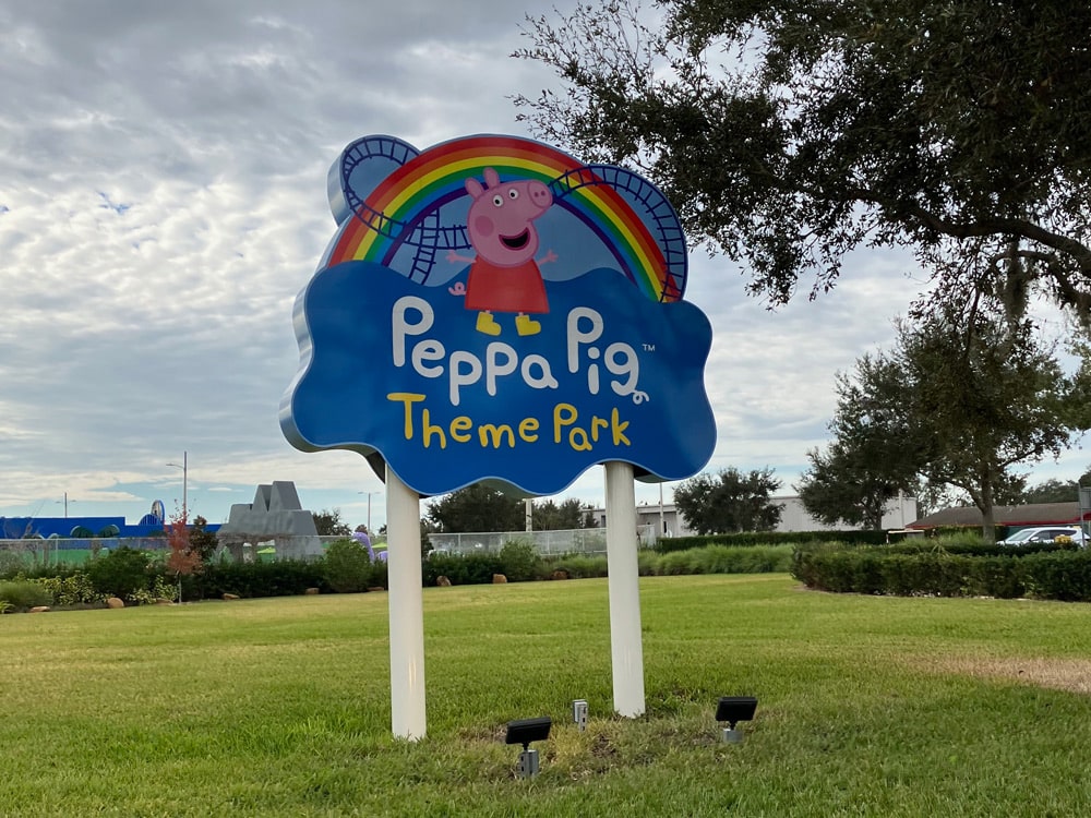 PEPPA PIG THEME PARK WELCOME SIGN- Peppa pig theme park family