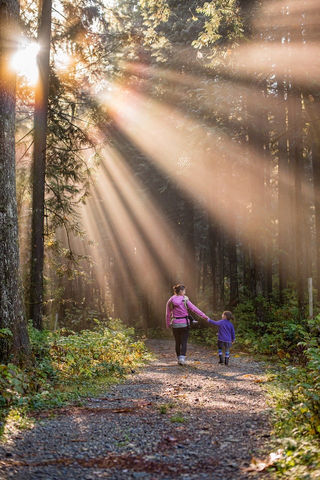 two people hiking - Best East Coast Resorts For Families