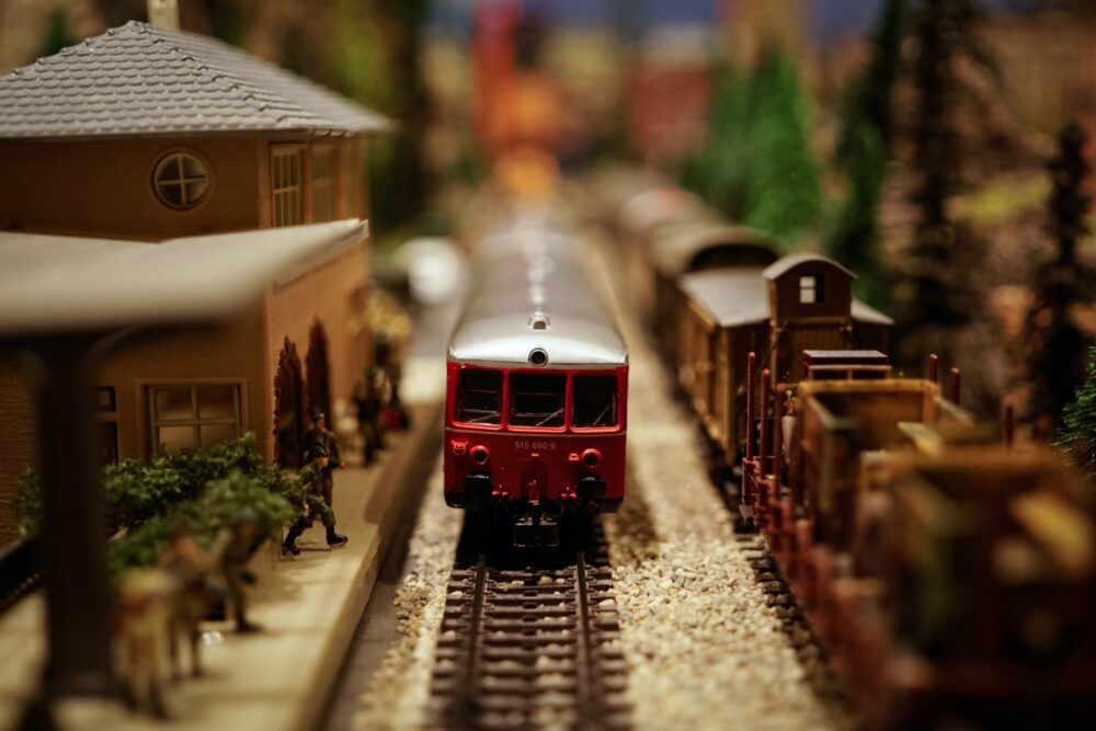 Red train on train set - The 10 Best Kid Museums In Southern California