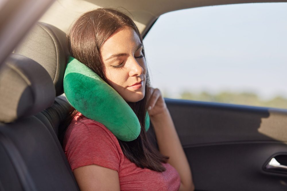 Female,Passenger,Sleeps,In,Car,While,Rides,On,Long,Distance,