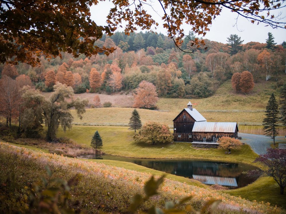 barn, house, pond, fields, vermont, countryside, best vermont road trips for families