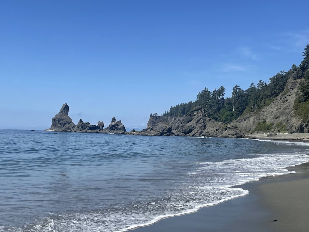 Shi Shi Beach, Olympic National Park for families, beach, waves, cliffs