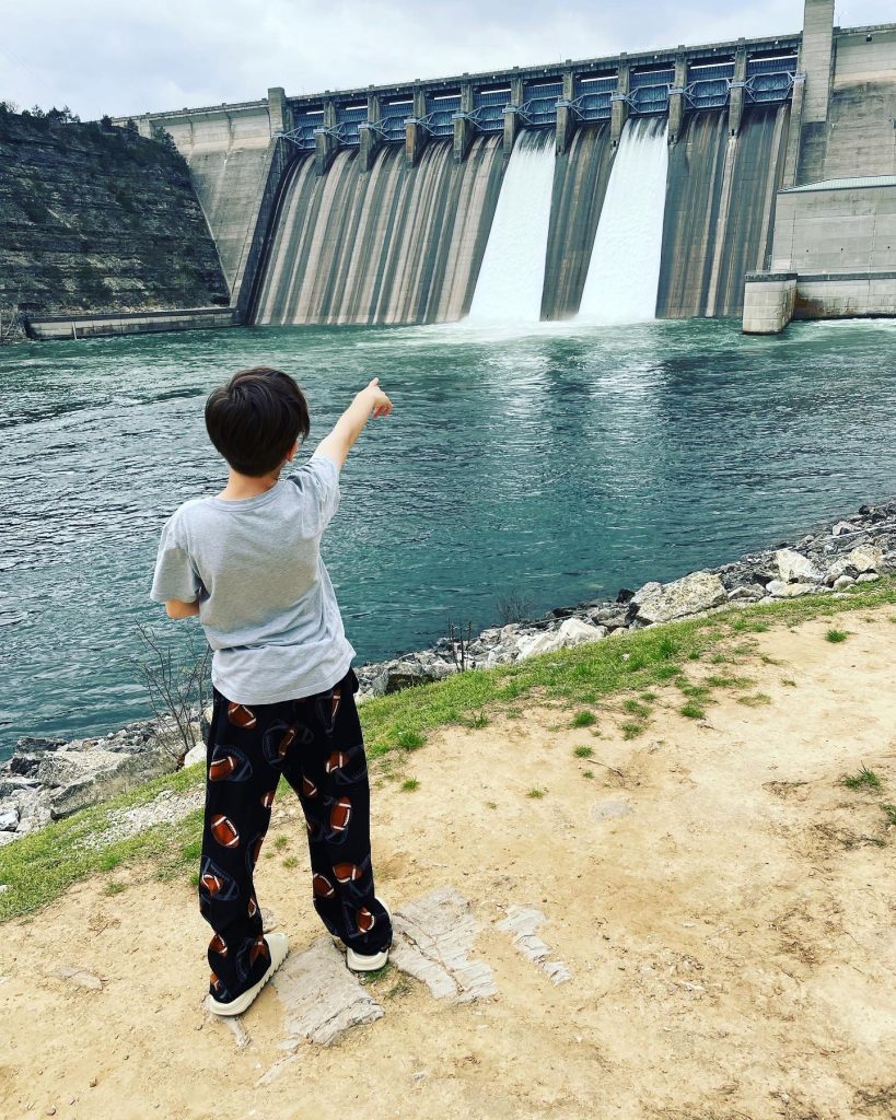 boy pointing at dam - branson family vacations