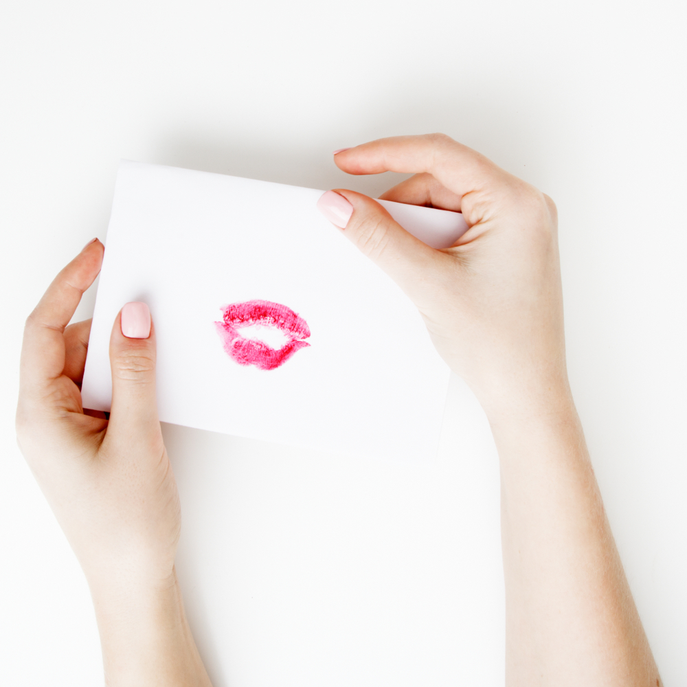 love note with a red kiss mark -hot hotel dates in LA