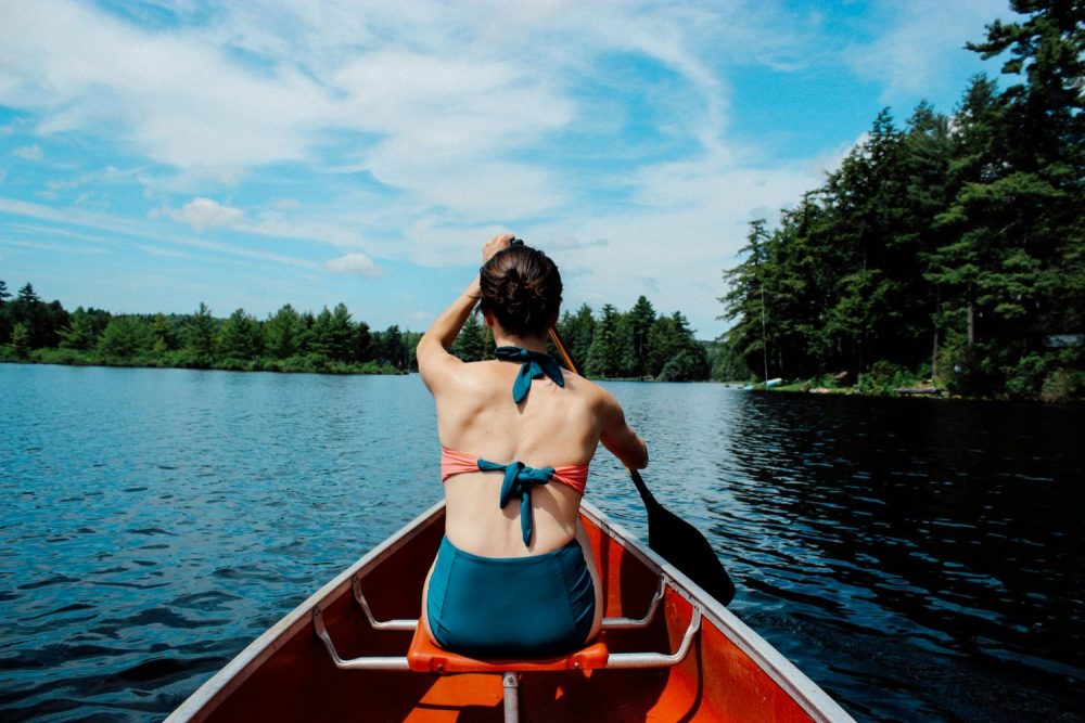 Woman in kayak on lake. Romantic getaways in Ohio with hot tubs. 
