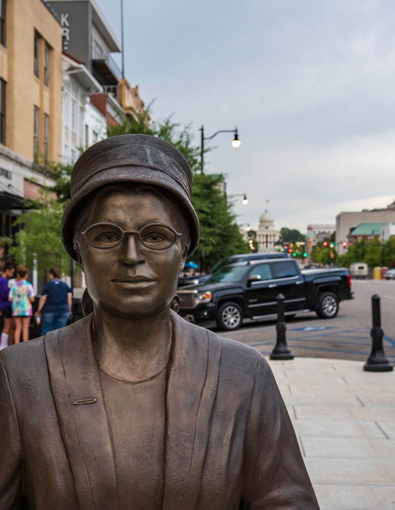 A bronze statue of Rosa Parks stands in Montgomery. @Shutterstock