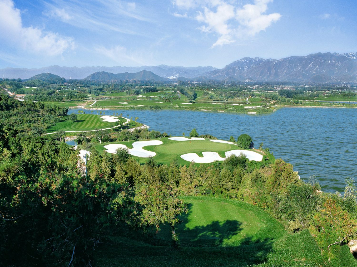 Aerial view of a beautiful golf course with a lake. Best Father's Day Trips.