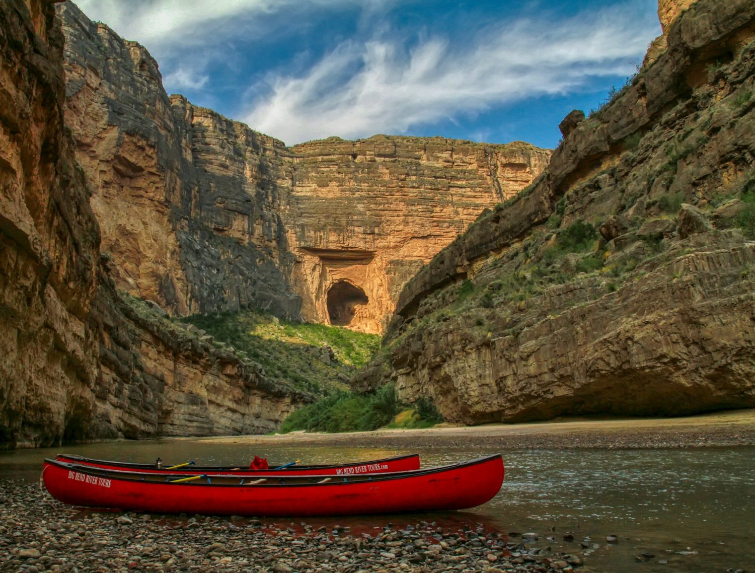 Kayak in front of mountains in Texas. Things to do in Big Bend National Park.