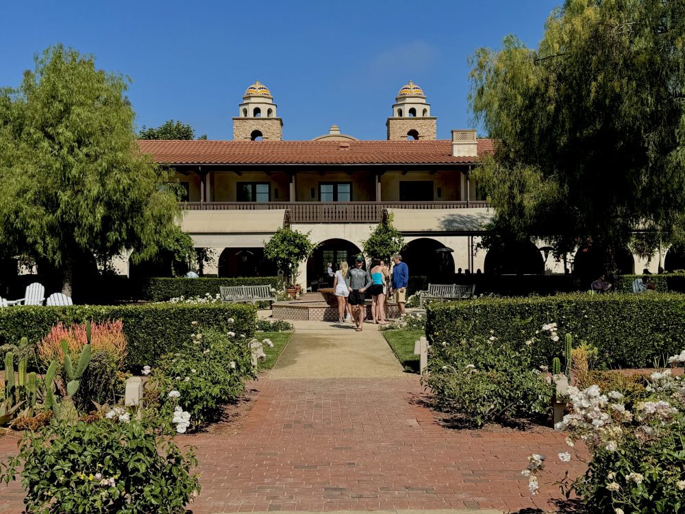 people in front of a hotel in Temecula Valley