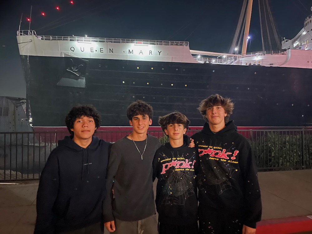 teens in front of the haunted queen mary