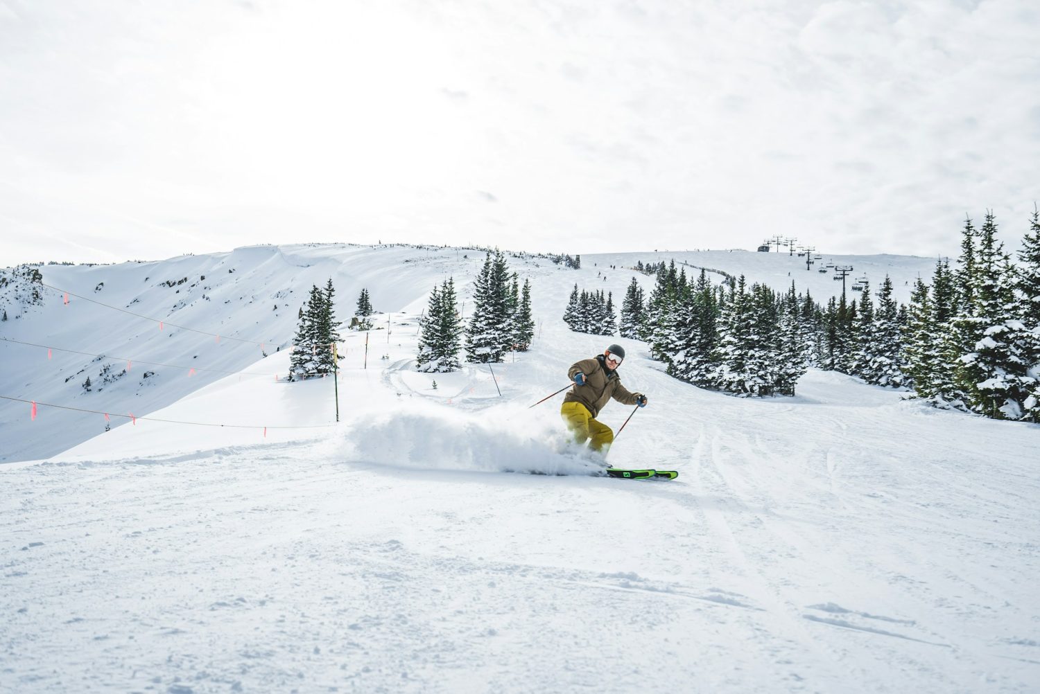 Guy skiing on powdery snow. Colorado ski towns.