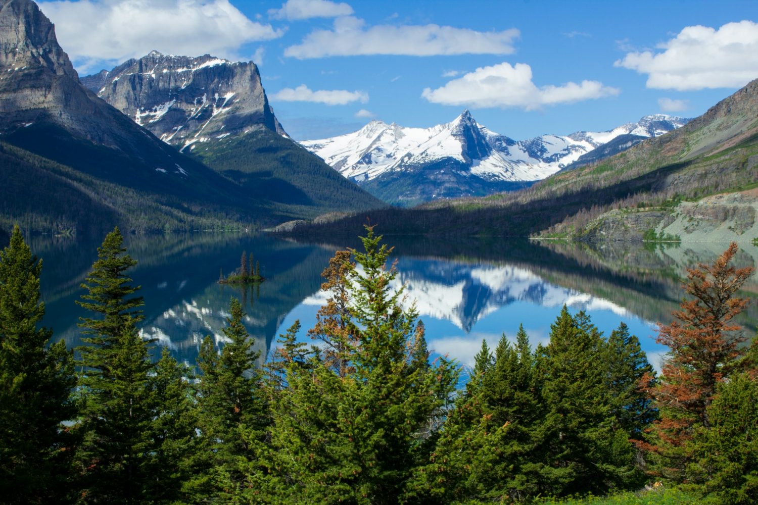 Views of the mountain range around St. Mary's Lake. Things to do in Glacier National Park. 