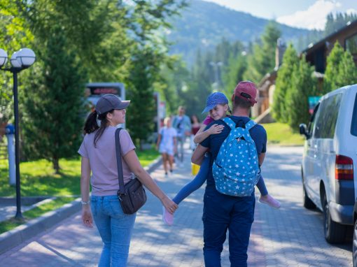 19 Travel Gifts Mom Actually Wants This Mother’s Day