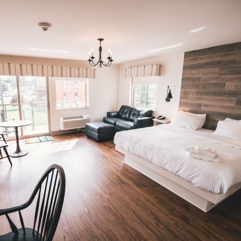 cozy room at the inn on water street marine city