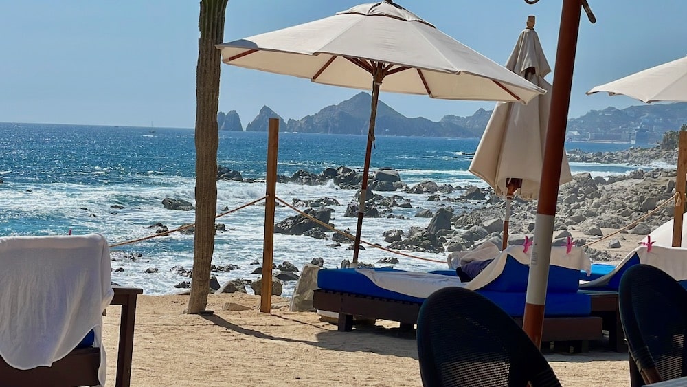 ocean facing lounge chairs