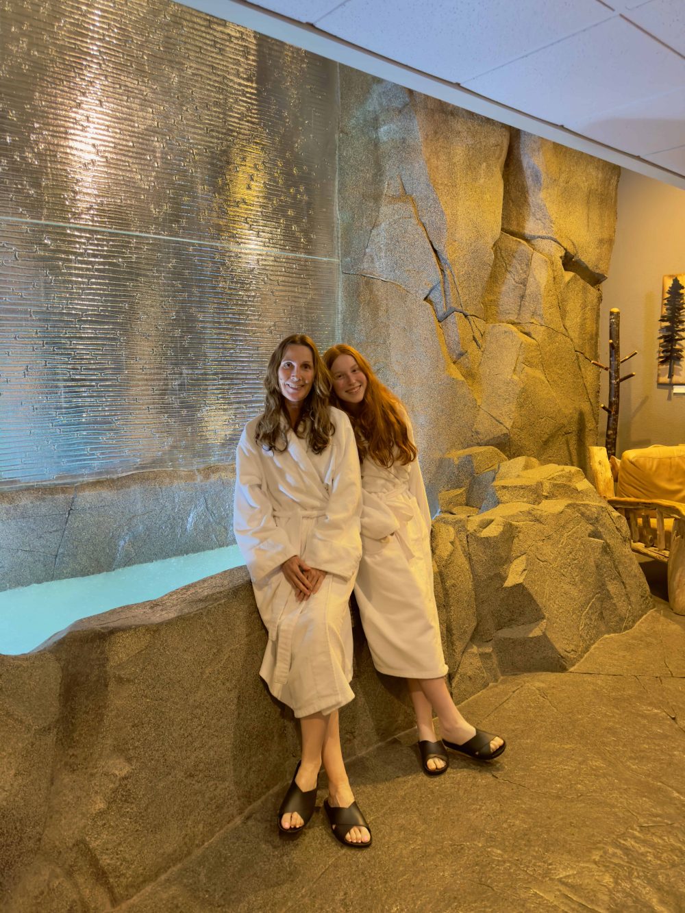 Mom and daughter at the spa in Tigh-Na-Mara for the Dip & Dine