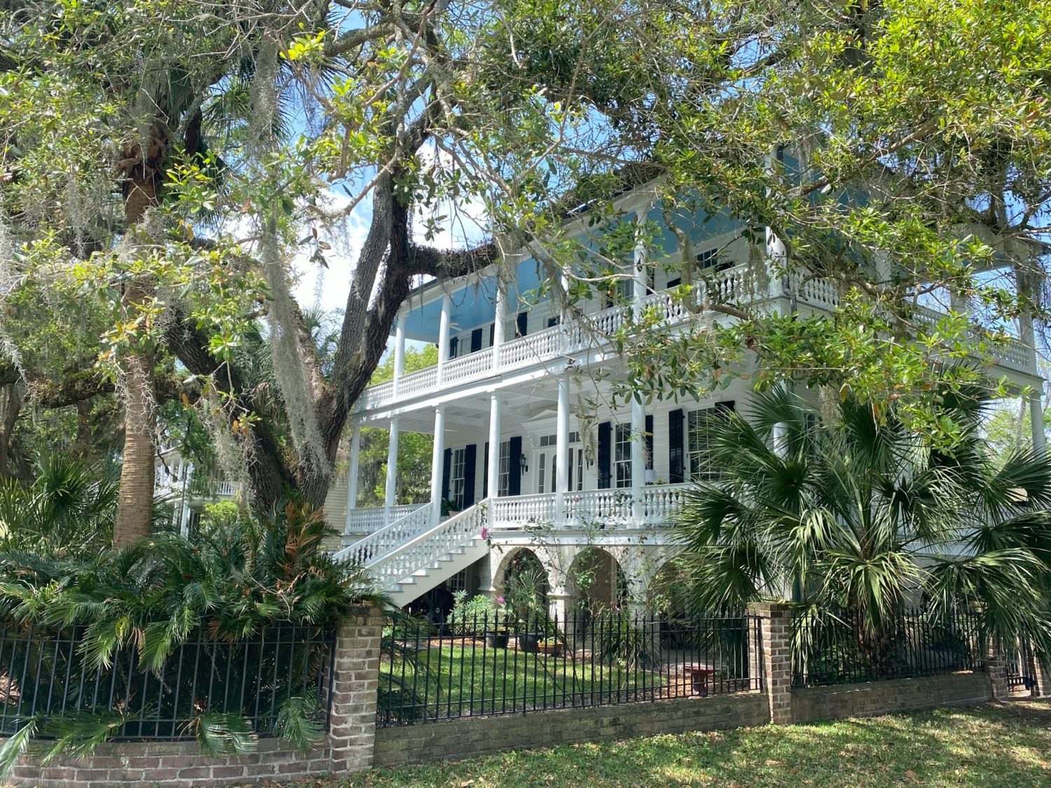 Historical house in Beaufort. Cheap beach trips.