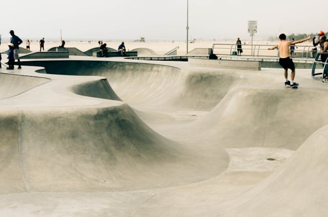 skatepark by beach for best things to do in Los angeles with teens
