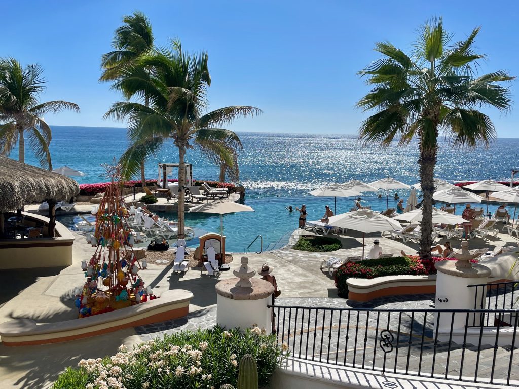 pool, ocean and restaurant at Hacineda del Mar