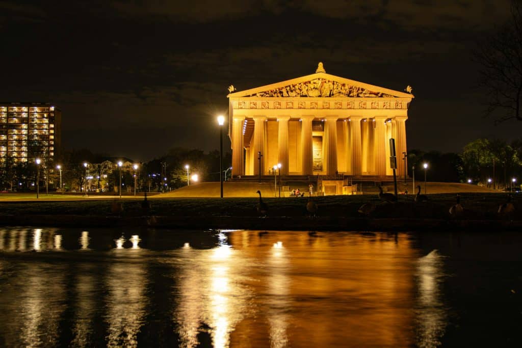 parthenon in Nashville at night