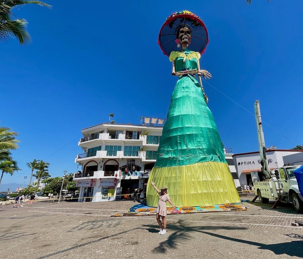 La Catarina in green dress