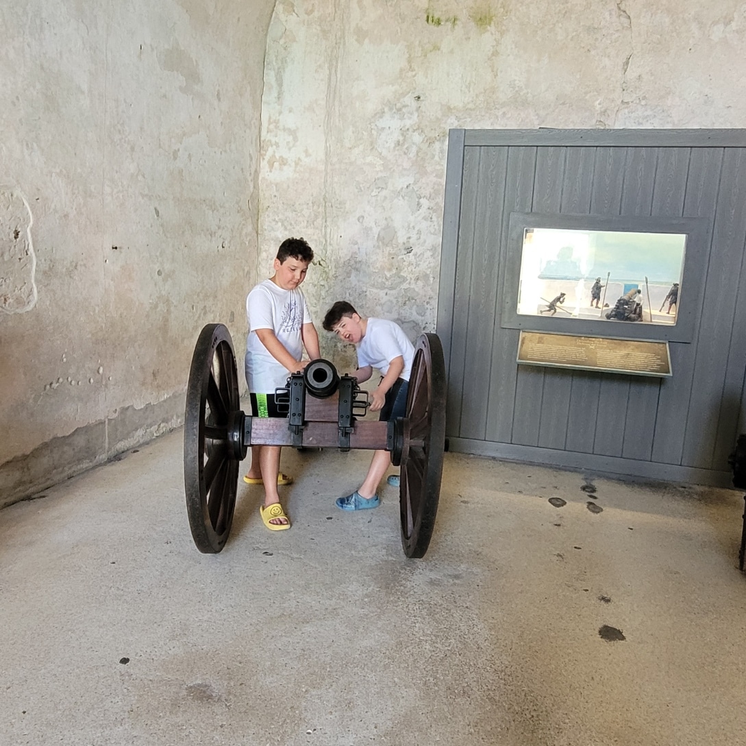 Kids posing with cannon at Castillo de san Marcos. Free things to do in St. Augustine with kids. 0