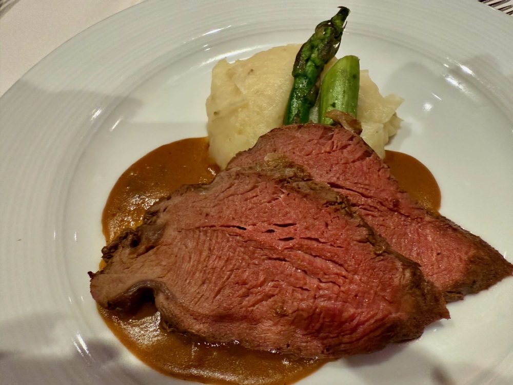 beef over mashed potatoes and asparagus
