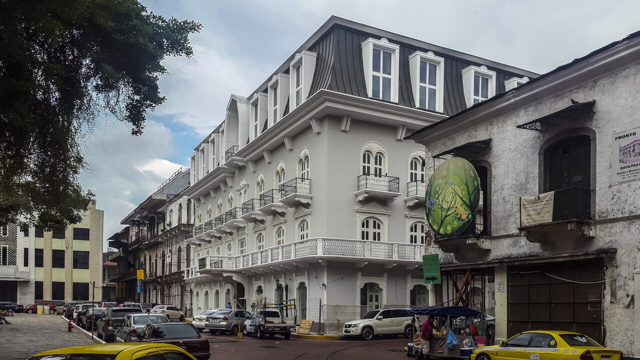 Side view of hotel central in Panama