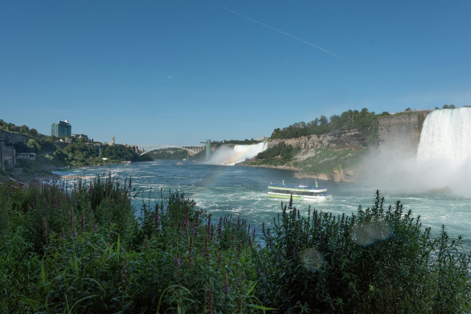 Boat approaching the falls seen from a viewpoint in Niagara Falls State Park